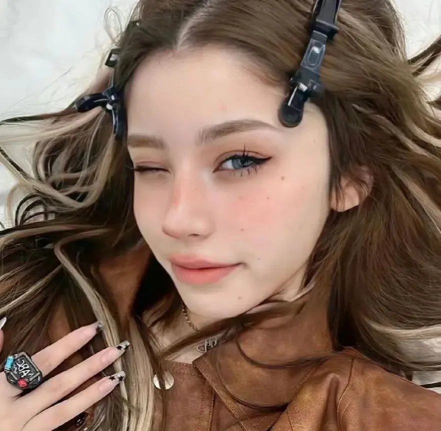 冰属性男子与酷酷女同事